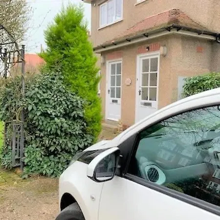 בית נופש The Garden - Beautiful Spacious Garden With Two Bedrooms And Two Parking Spaces