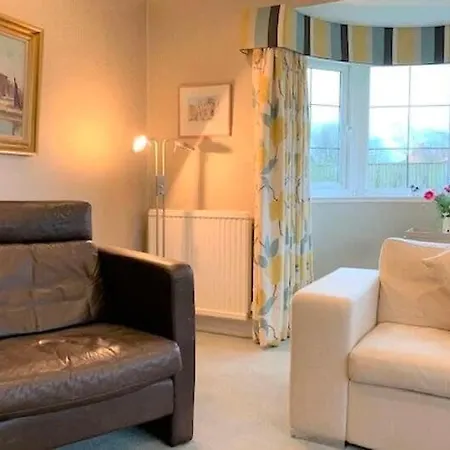 The Garden - Beautiful Spacious Garden With Two Bedrooms And Two Parking Spaces Filey