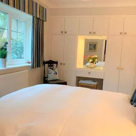 The Garden - Beautiful Spacious Garden With Two Bedrooms And Two Parking Spaces * Filey