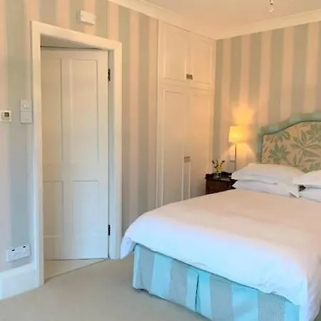 The Garden - Beautiful Spacious Garden With Two Bedrooms And Two Parking Spaces *