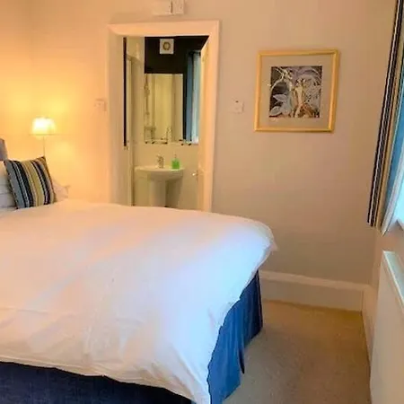 The Garden - Beautiful Spacious Garden With Two Bedrooms And Two Parking Spaces